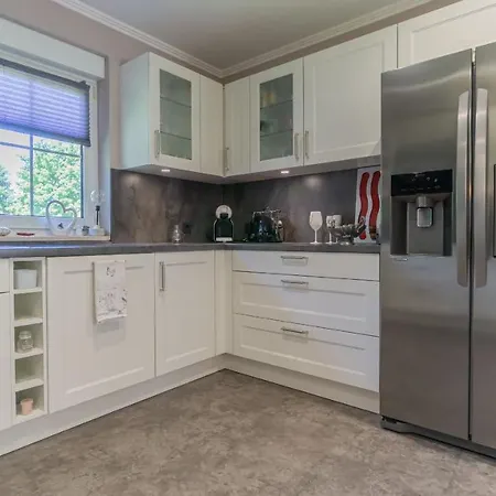 Cottbus, Garage, Grosse Sonnenterrasse, Kamin, 4 Zimmer, Ankleidezimmer * Cottbus