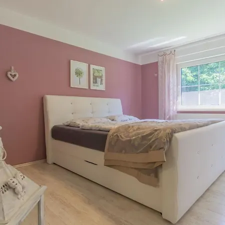 Cottbus, Garage, Grosse Sonnenterrasse, Kamin, 4 Zimmer, Ankleidezimmer Tatil Evi *