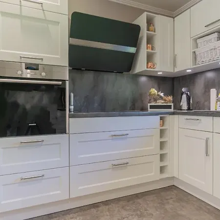 Holiday home Ferienhaus Cottbus, Garage, Grosse Sonnenterrasse, Kamin, 4 Zimmer, Ankleidezimmer Cottbus