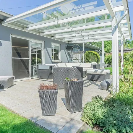 Ferienhaus Cottbus, Garage, Grosse Sonnenterrasse, Kamin, 4 Zimmer, Ankleidezimmer Holiday home Cottbus
