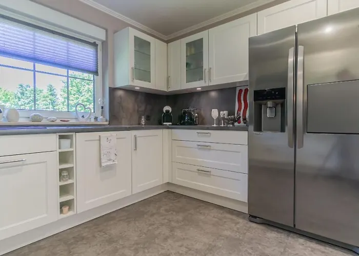 Cottbus, Garage, Grosse Sonnenterrasse, Kamin, 4 Zimmer, Ankleidezimmer * Cottbus