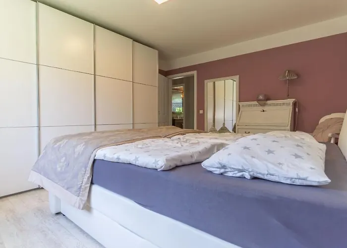 Cottbus, Garage, Grosse Sonnenterrasse, Kamin, 4 Zimmer, Ankleidezimmer Feriehus *