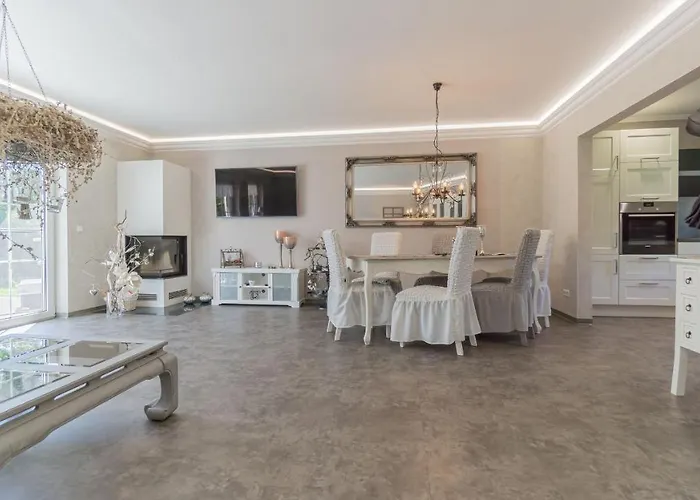 Cottbus, Garage, Grosse Sonnenterrasse, Kamin, 4 Zimmer, Ankleidezimmer Feriehus Cottbus