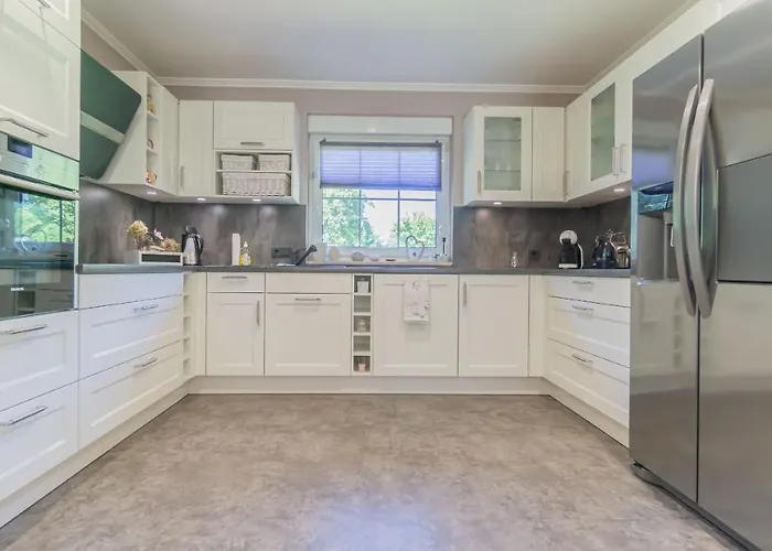 Cottbus, Garage, Grosse Sonnenterrasse, Kamin, 4 Zimmer, Ankleidezimmer * Cottbus