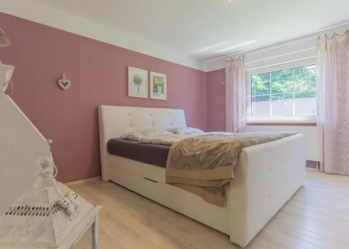 Cottbus, Garage, Grosse Sonnenterrasse, Kamin, 4 Zimmer, Ankleidezimmer Feriehus *