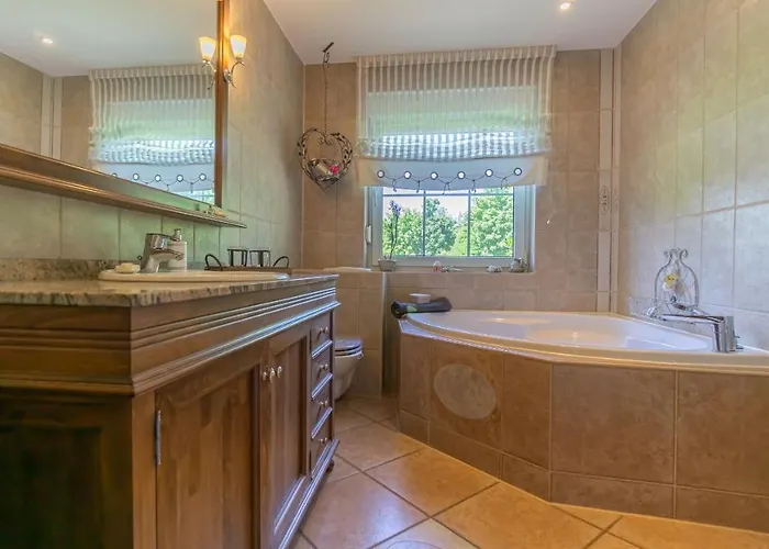 Cottbus, Garage, Grosse Sonnenterrasse, Kamin, 4 Zimmer, Ankleidezimmer *