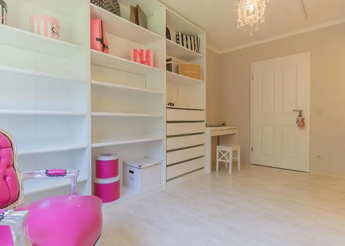 Cottbus, Garage, Grosse Sonnenterrasse, Kamin, 4 Zimmer, Ankleidezimmer Сasa de vacaciones Cottbus